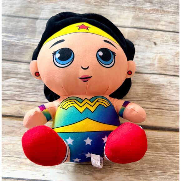 WONDER WOMEN PLUSH TOY - Picture 1 of 7